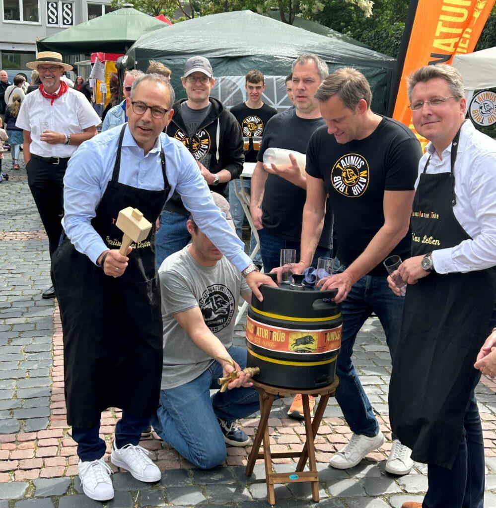 Eschborn feiert das Eschenfest und ist jetzt KOMPASS-Kommune !